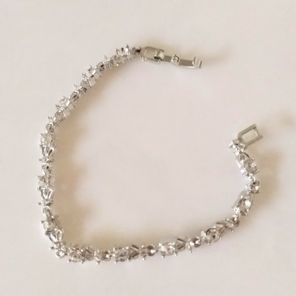 7" Rhinestone Tennis Bracelet Costume Fashion Fun - Picture 1 of 15